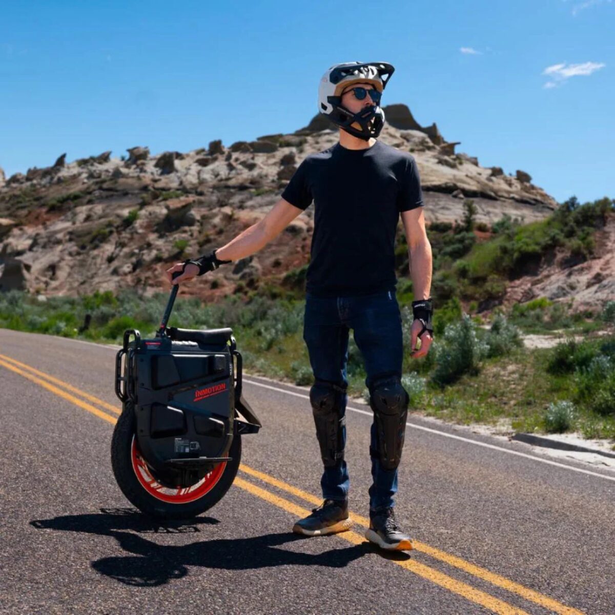 INMOTION V13 PRO Full Black rear view