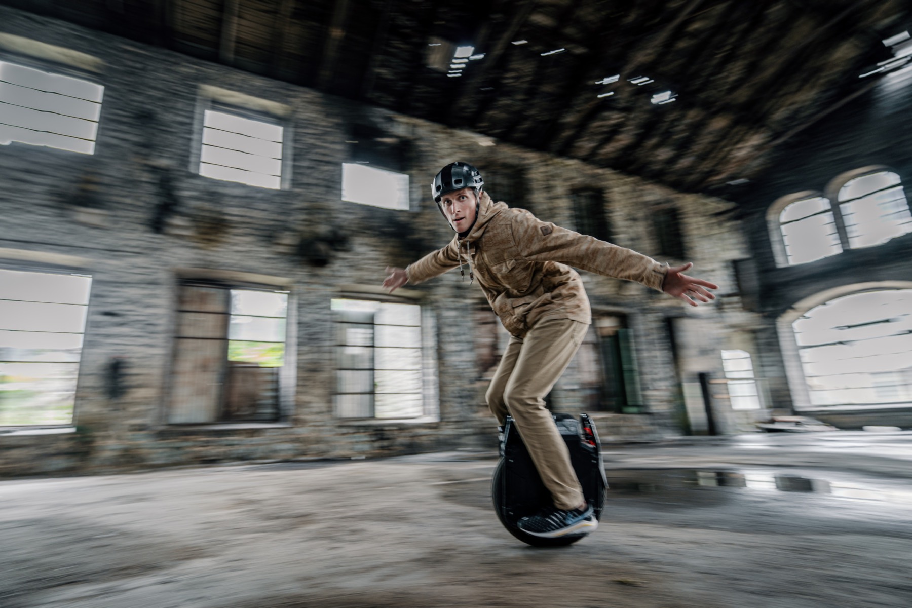 Rider on a LEAPERKIM SHERMAN L in an urban setting