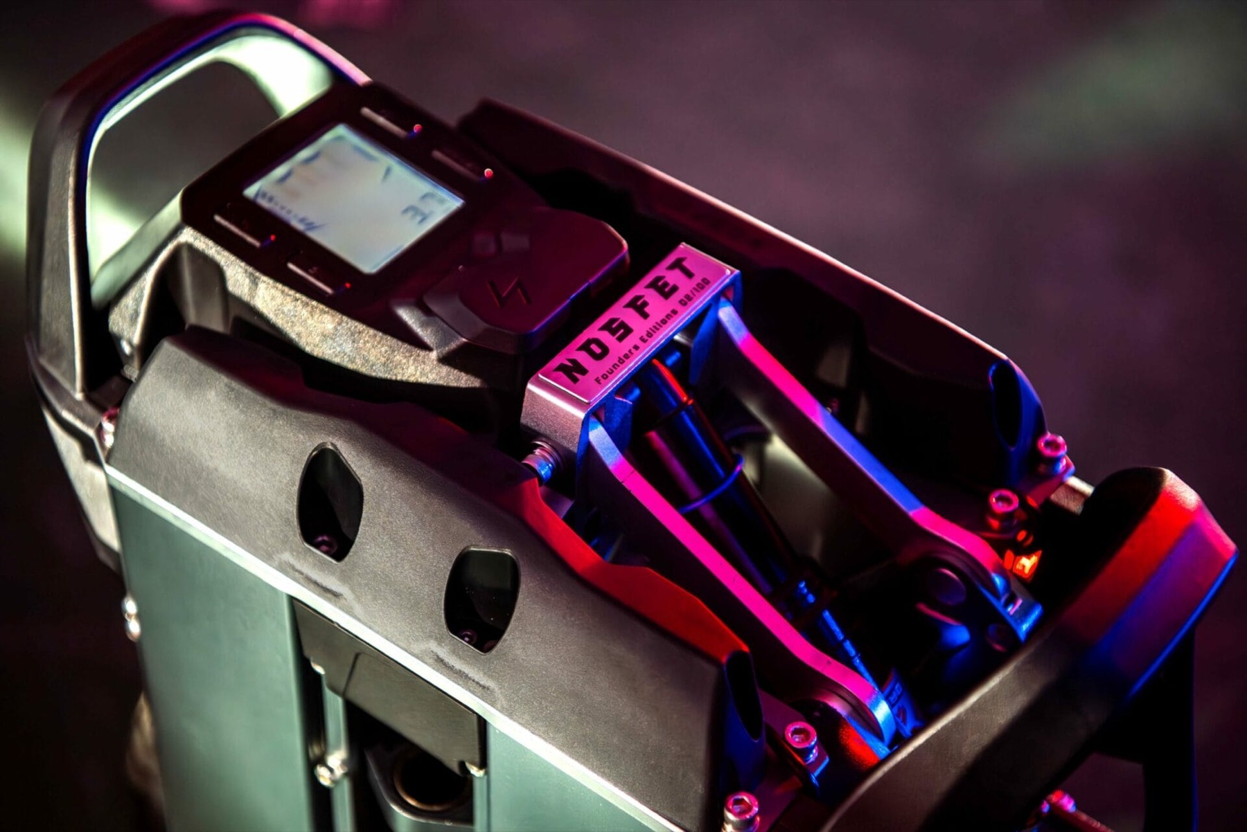 NOSFET APEX display and suspension linkage close-up