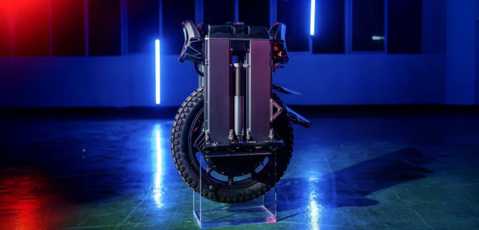 nosfet apex electric unicycle under studio lighting x ()