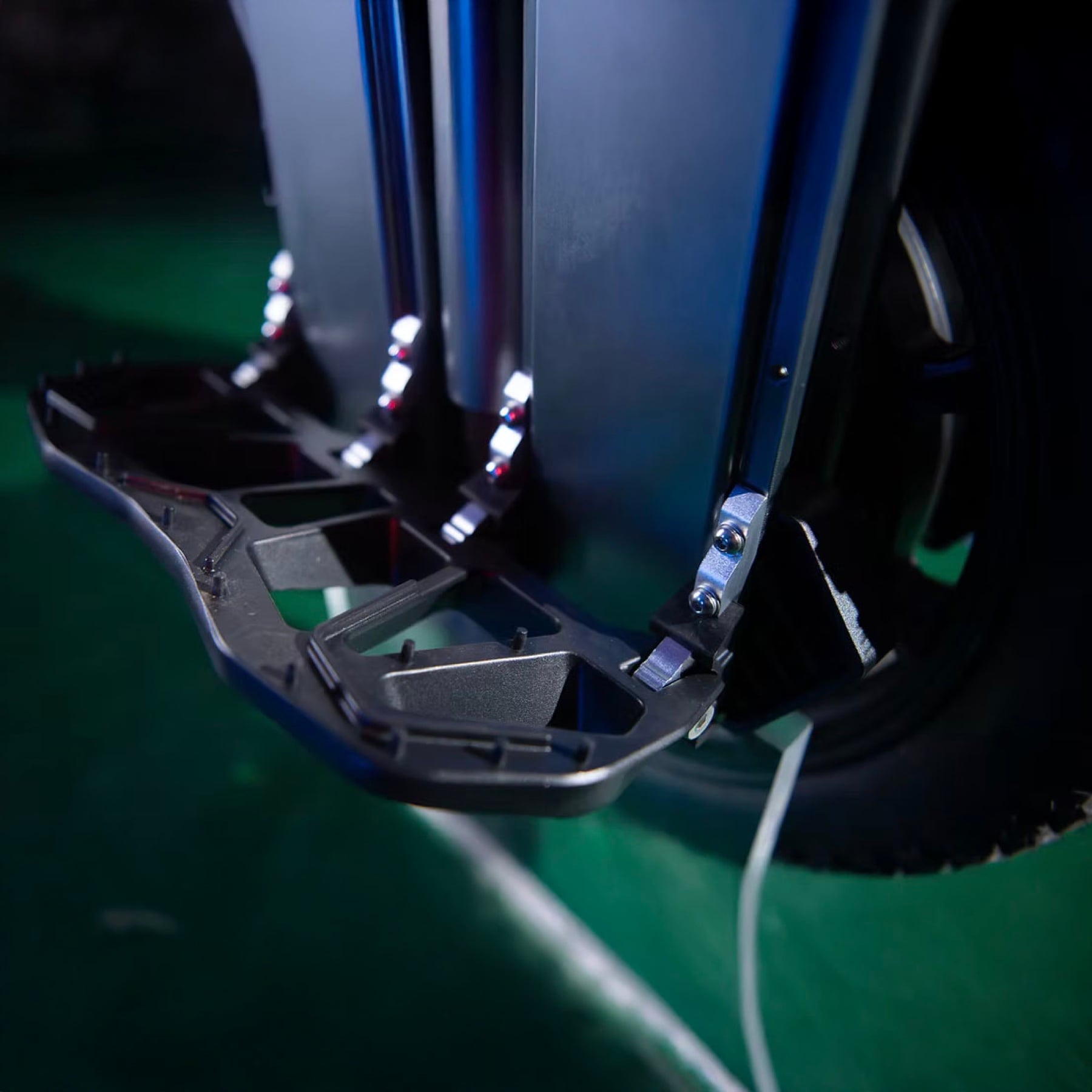NOSFET APEX spiked pedals