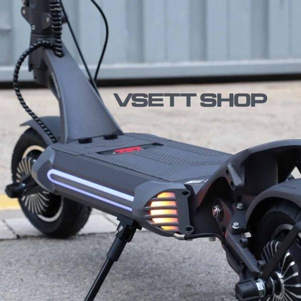 VSETT 9 APEX+ illuminated rear turn signal and deck lighting